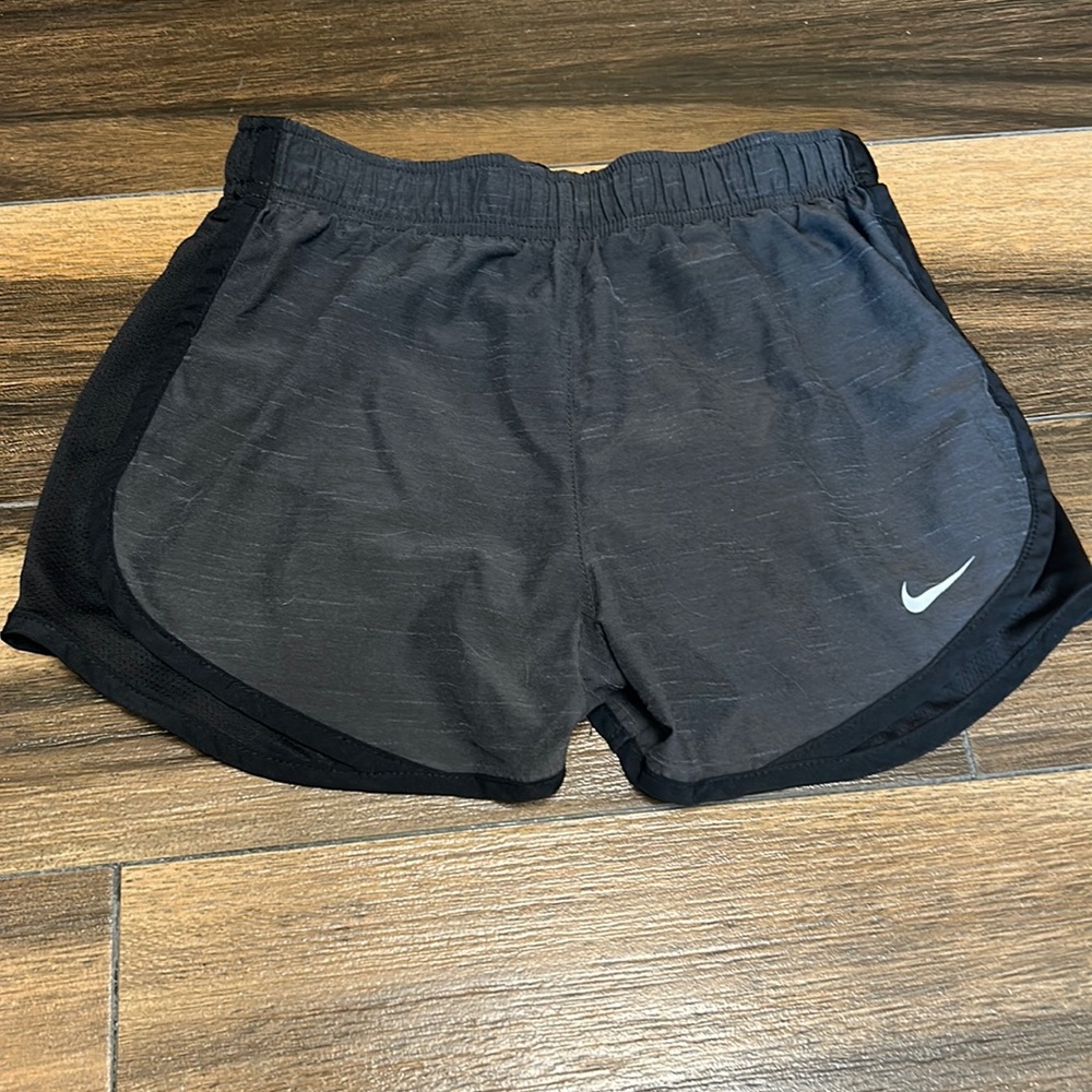 Women’s Nike shorts. Very comfortable and stylish. Size XS.